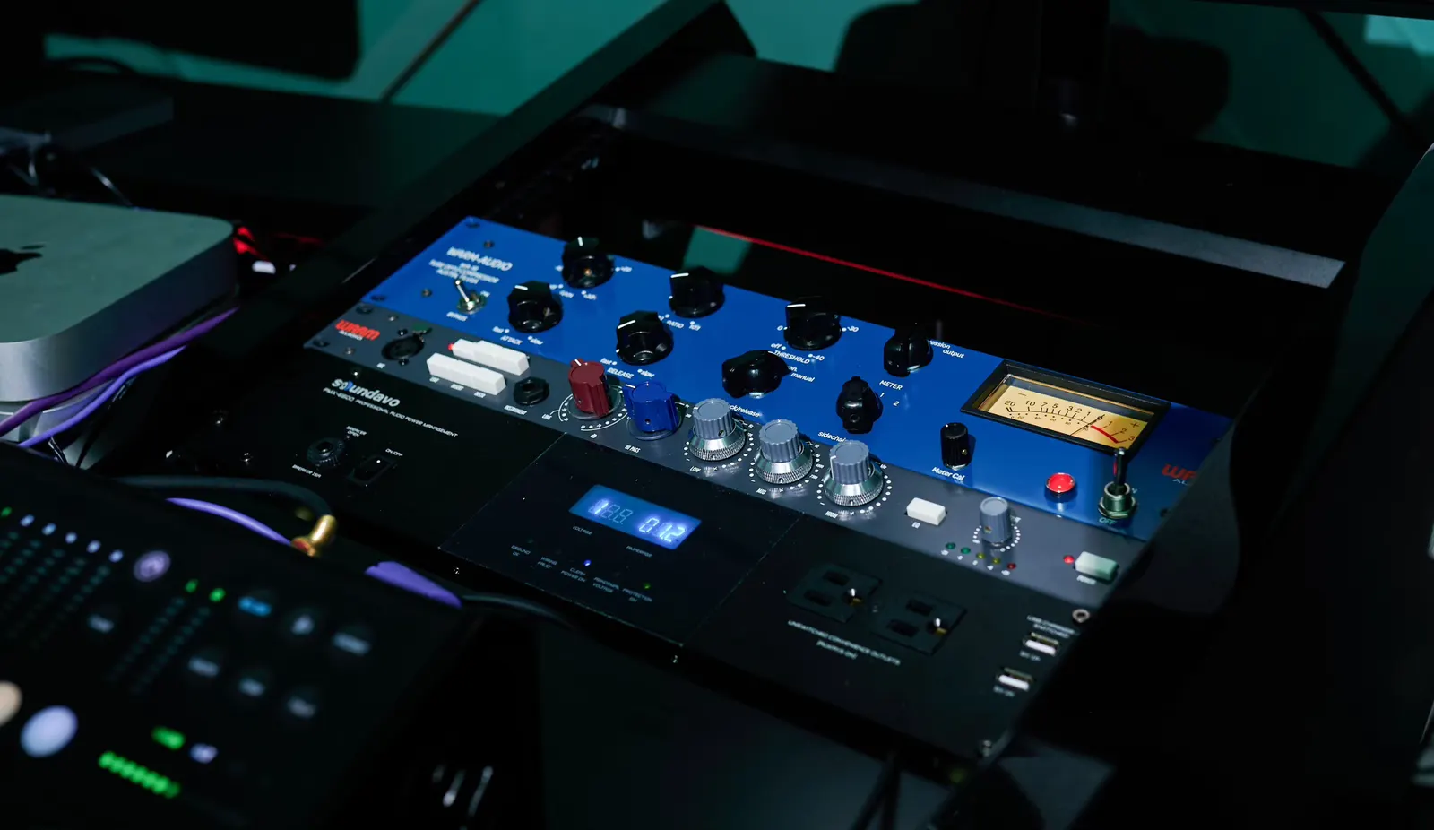 Outboard rack